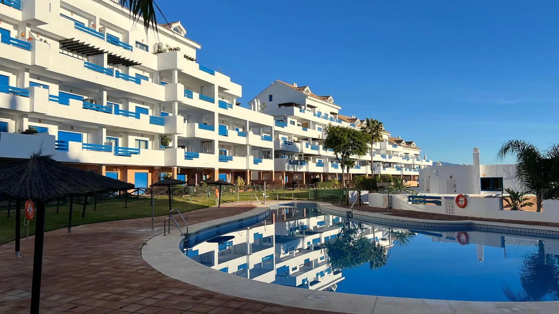 2 Bedrooms Sea And Pool View Apt In Duquesa Golf & Gardens Manilva Castillo de Sabinillas